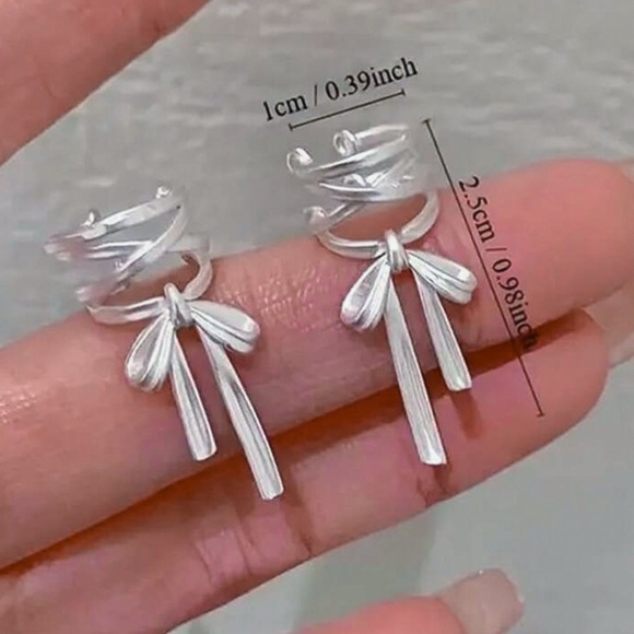 Any 4/$25! Set of 2 Silver Adjustable Corset/Bow Ear Cuffs - Picture 4 of 6